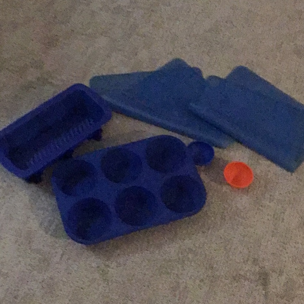 Loaf Pan, cupcake & 2 cookie sheets w/2 dipping